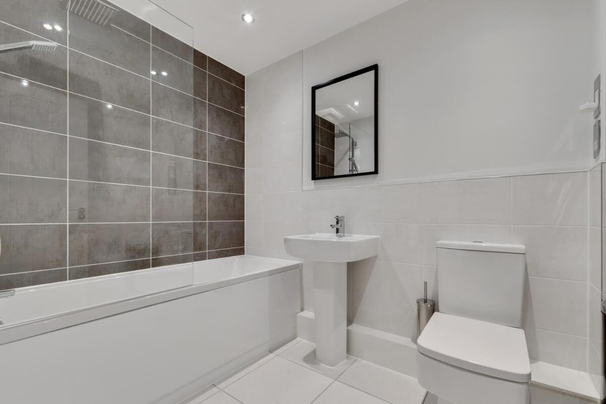 1 Bed Modern Apartment In A Converted Mill Leeds  Eksteriør bilde